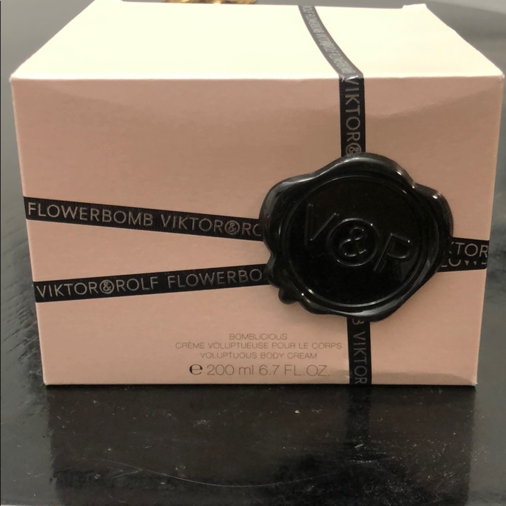 Viktor & Rolf Flowerbomb Body Creme 6.7 oz / 200ml
